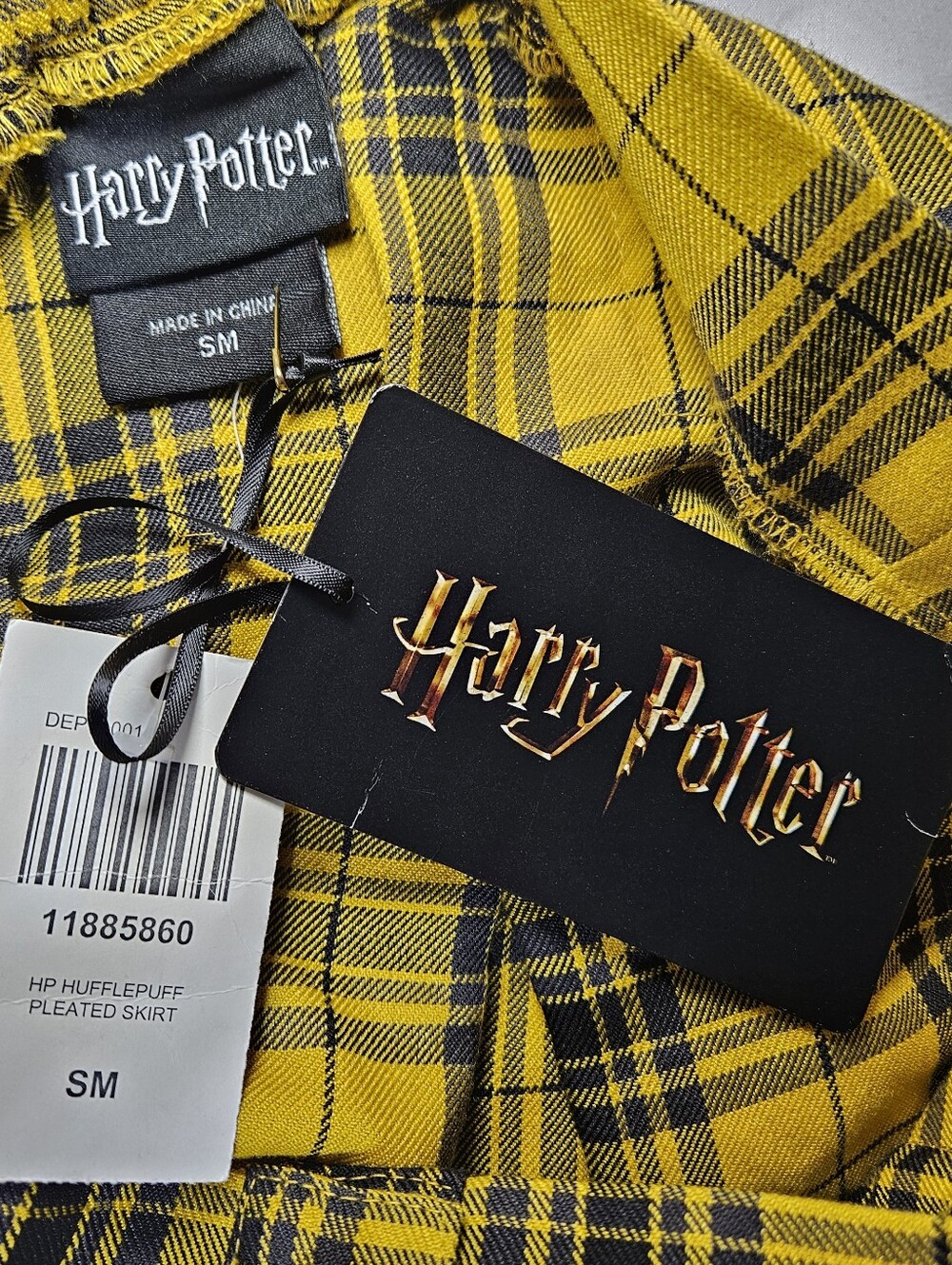 Harry Potter Hufflepuff Plaid Pleated Skirt NWT Yellow Black Button Front Size S - Picture 6 of 8